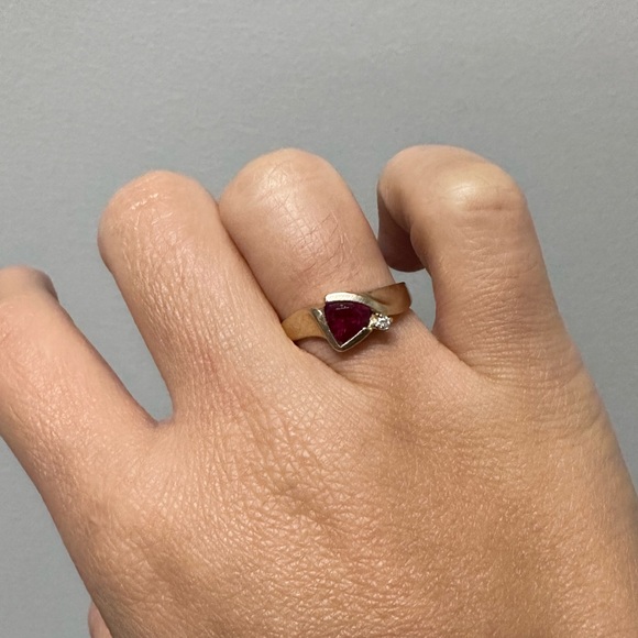 14K YG ruby and diamond ring - Picture 3 of 5